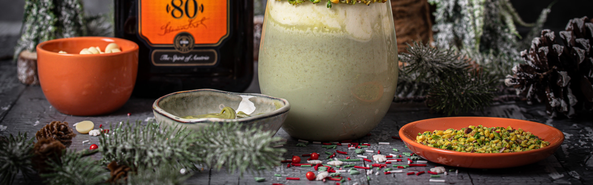 Hot Pistachio Milk mit STROH Rum